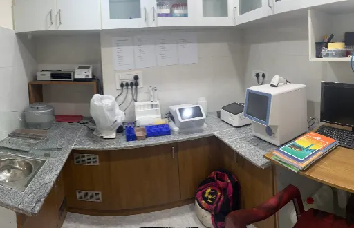 Compact laboratory layout with curved bench, overhead storage and instruments